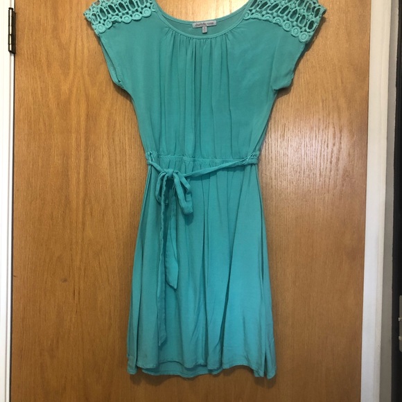 Teal lace shoulders short dress. - Picture 3 of 3
